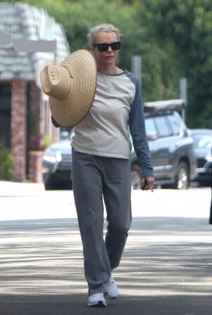 Kim Basinger - Takes a stroll in Los Angeles