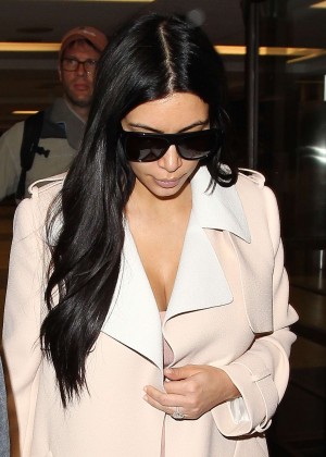 Kim Kardashian - Arrives at LAX airport in LA