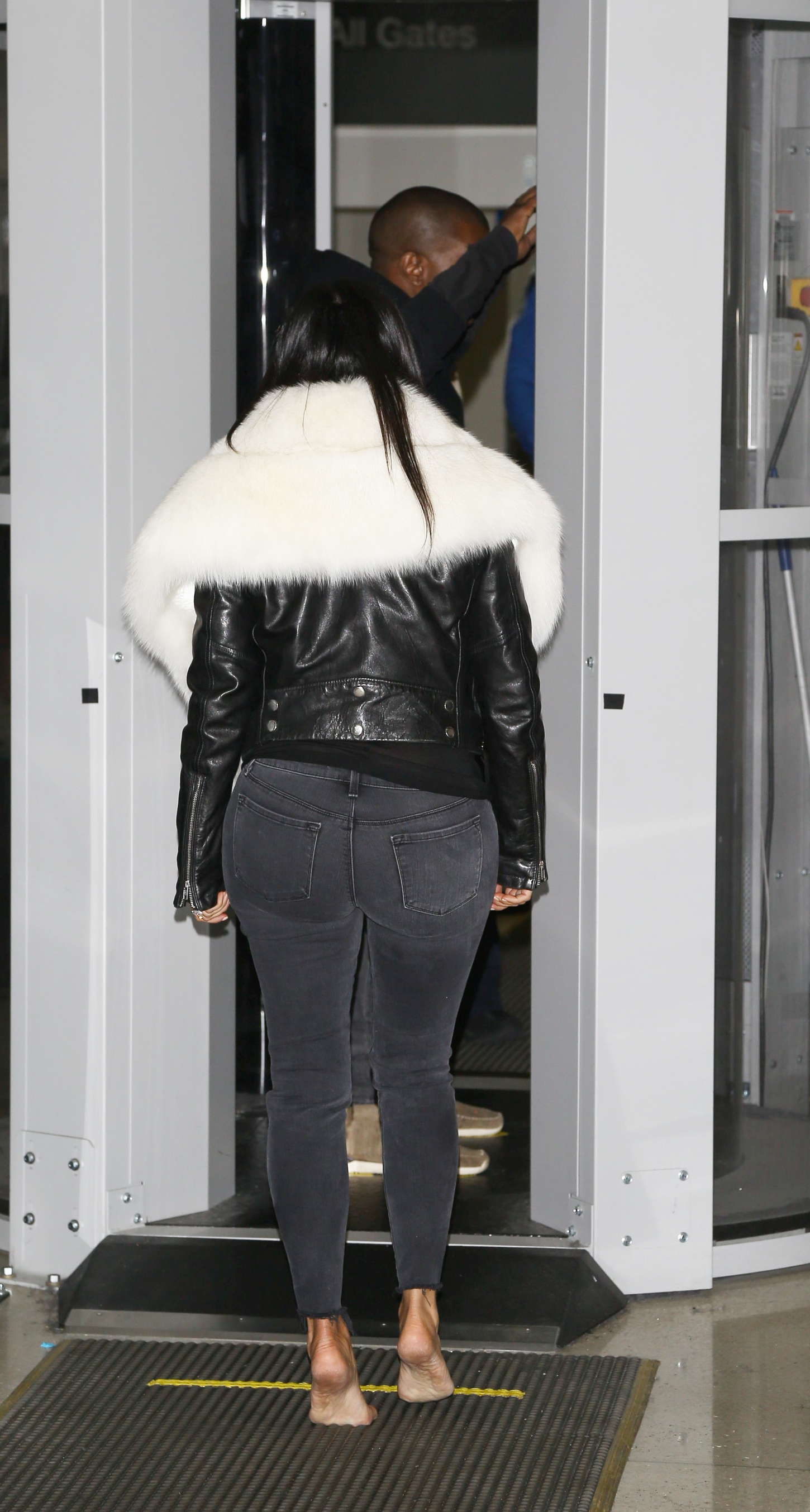 Kim Kardashian Booty In Jeans 71 Gotceleb