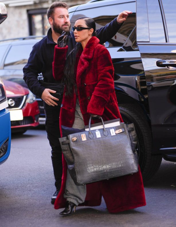 Kim Kardashian - Arrives on the set of 'American Horror Story' in New York
