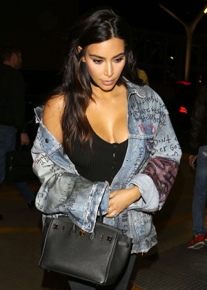 Kim Kardashian - Arriving at LAX Airport in Los Angeles