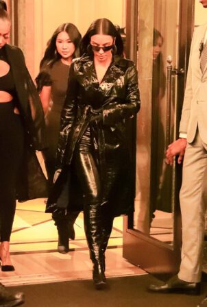 Kim Kardashian - Dinner candids at carbone with Kourtney and Travis and La La Anthony in New York