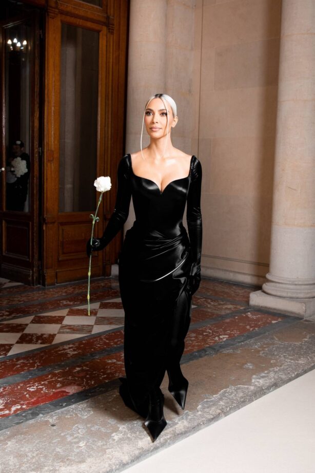 Kim Kardashian - Haute-Couture FW 2022-2023 Balenciaga fashion show in Paris