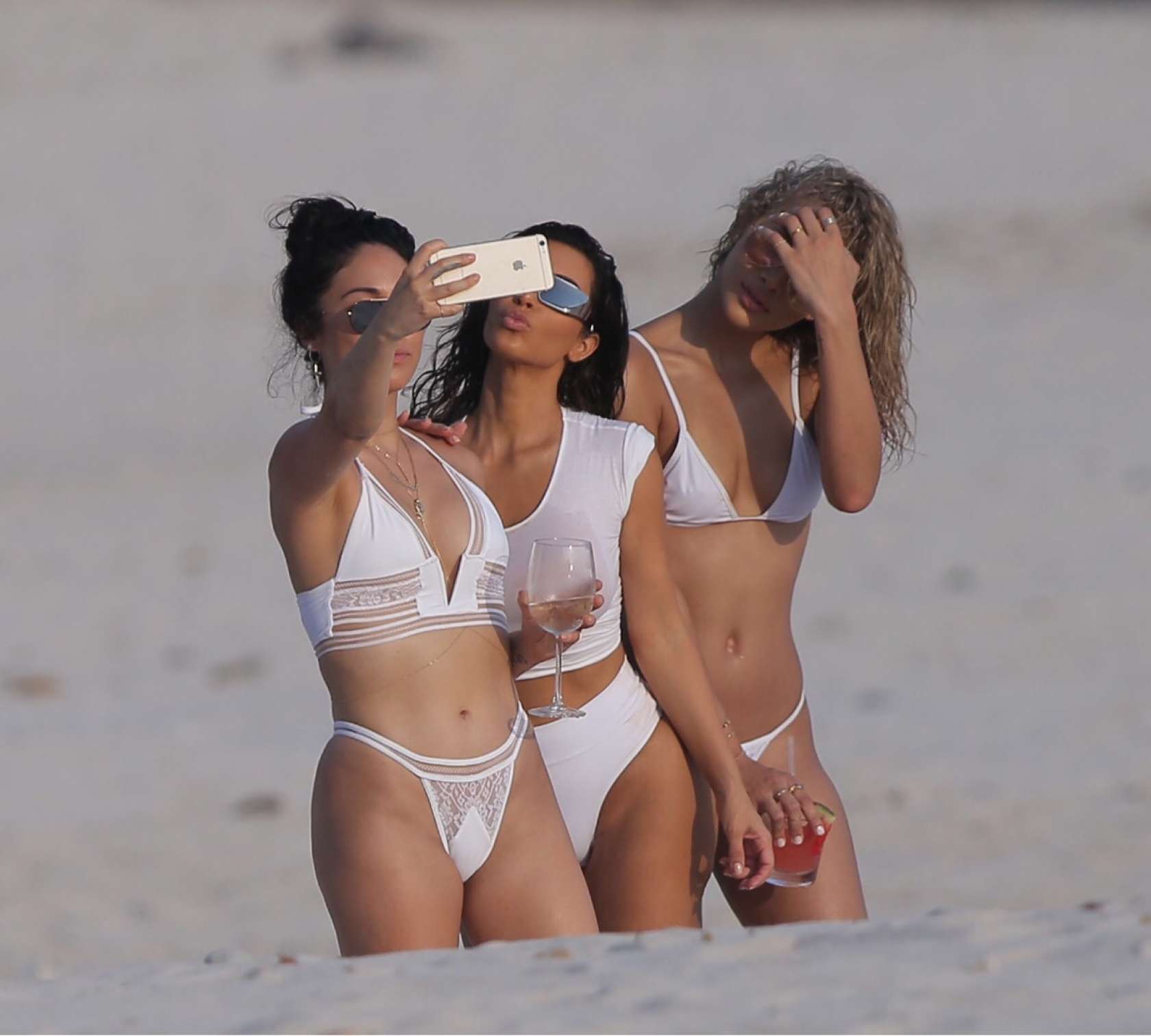 Kim Kardashian 2016 : Kim Kardashian: In a Bikini on beach in Mexico-21. 