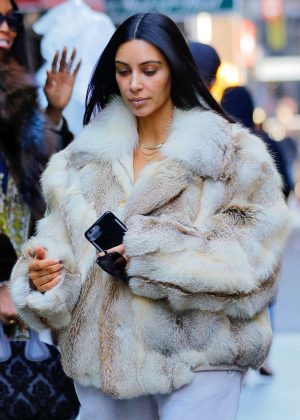 Kim Kardashian in Fur Coat Out for lunch -10 | GotCeleb