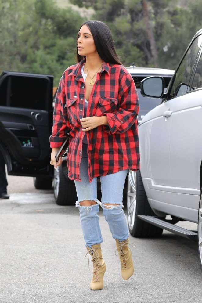 Kim Kardashian in Ripped Jeans at Hugo's Eatery in Aguora Hills