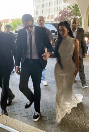 Kim Kardashian - In white dress ahead of The White House Correspondence Dinner in Washington DC