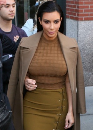 Kim Kardashian - Leaving her apartment in NYC