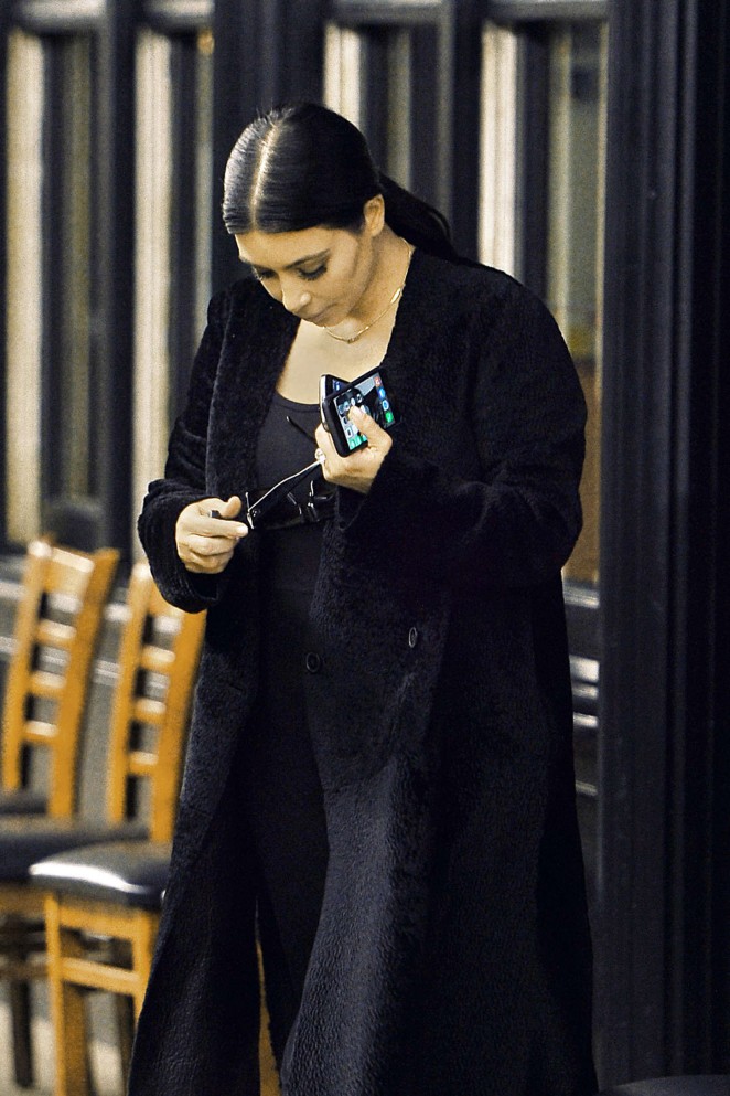 Kim Kardashian - Out for dinner in Calabasas
