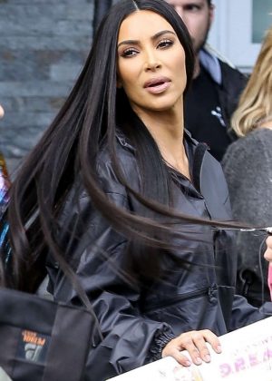 Kim Kardashian - Out in Los Angeles