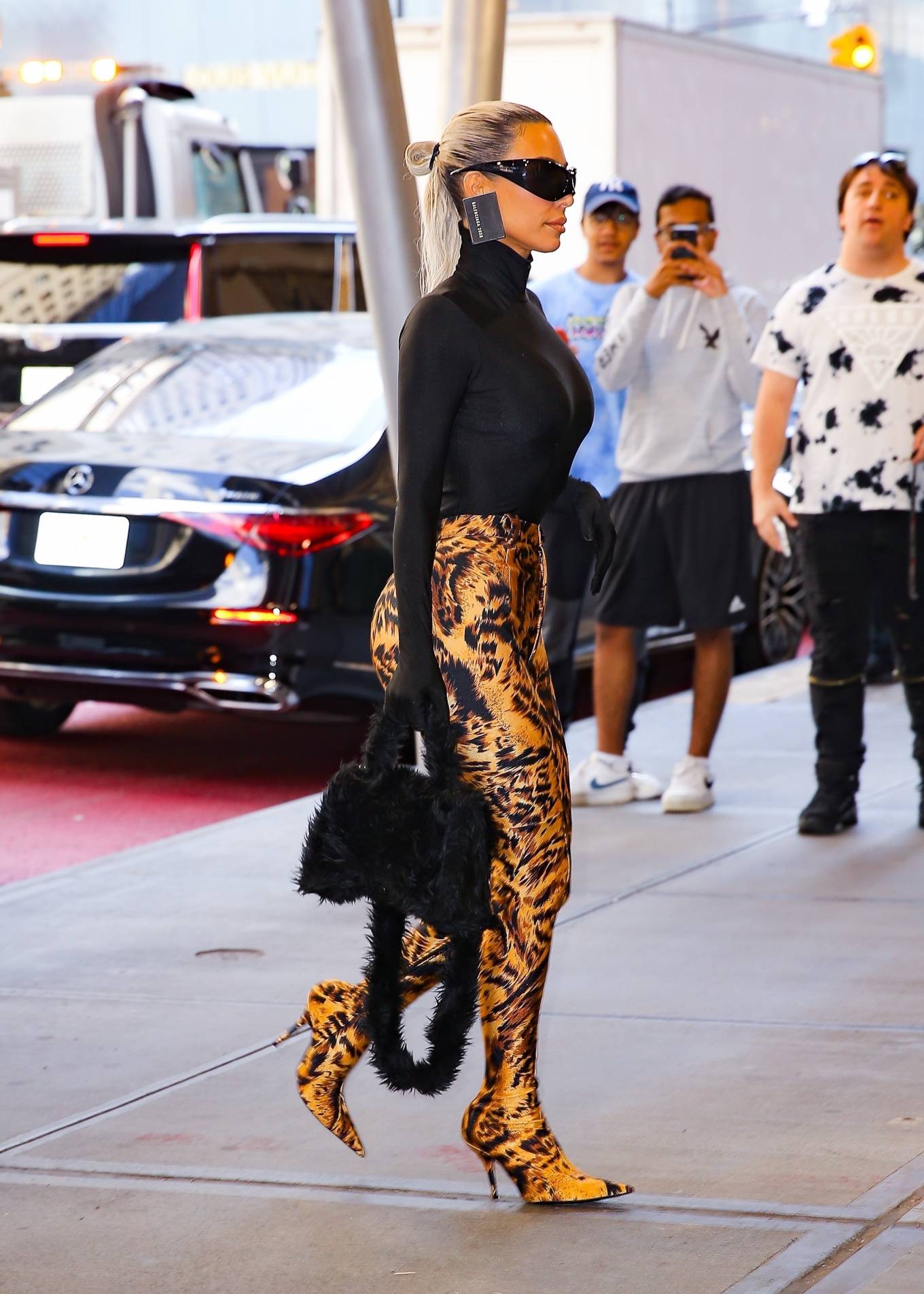 Kim Kardashian 2022 : Kim Kardashian – Pictured outside at GMA in New York City-15