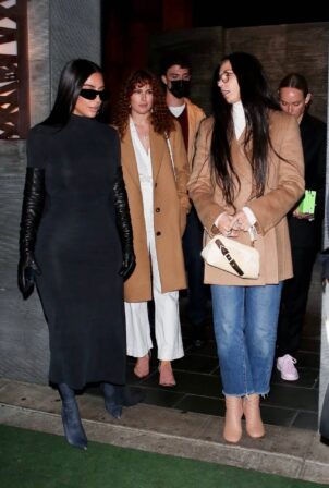 Kim Kardashian - Seen with Demi Moore in West Hollywood
