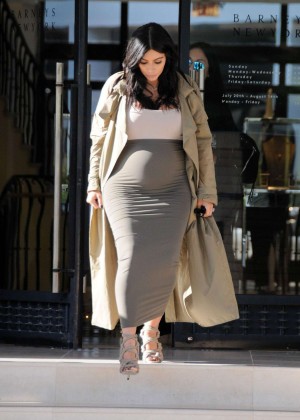 Kim Kardashian - Shopping at Barneys in Los Angeles