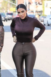 Kim Kardashian - Shopping at Sap and Honey in Sherman Oaks