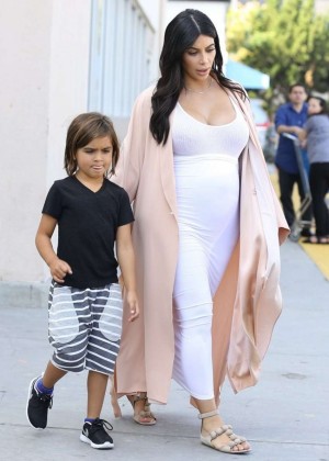 Kim Kardashian - Shopping in LA