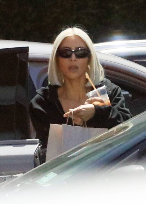 Kim Kardashian - Spotted visiting Epione skin care clinic in Beverly Hills