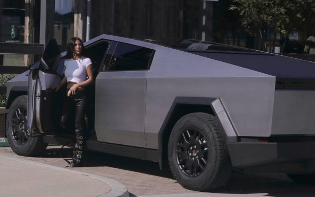 Kim Kardashian - Spotted with a new Tesla truck outside Starbucks and Farmer's market in Malibu