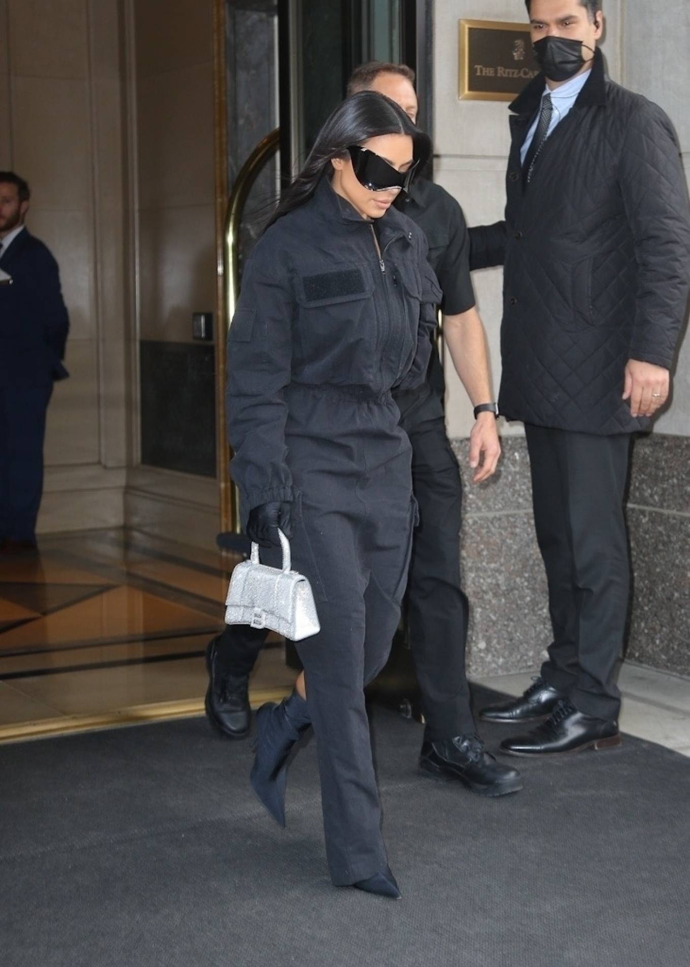 Kim Kardashian 2021 : Kim Kardashian – steps out in head-to-toe Balenciaga as she heads out in New York City-08