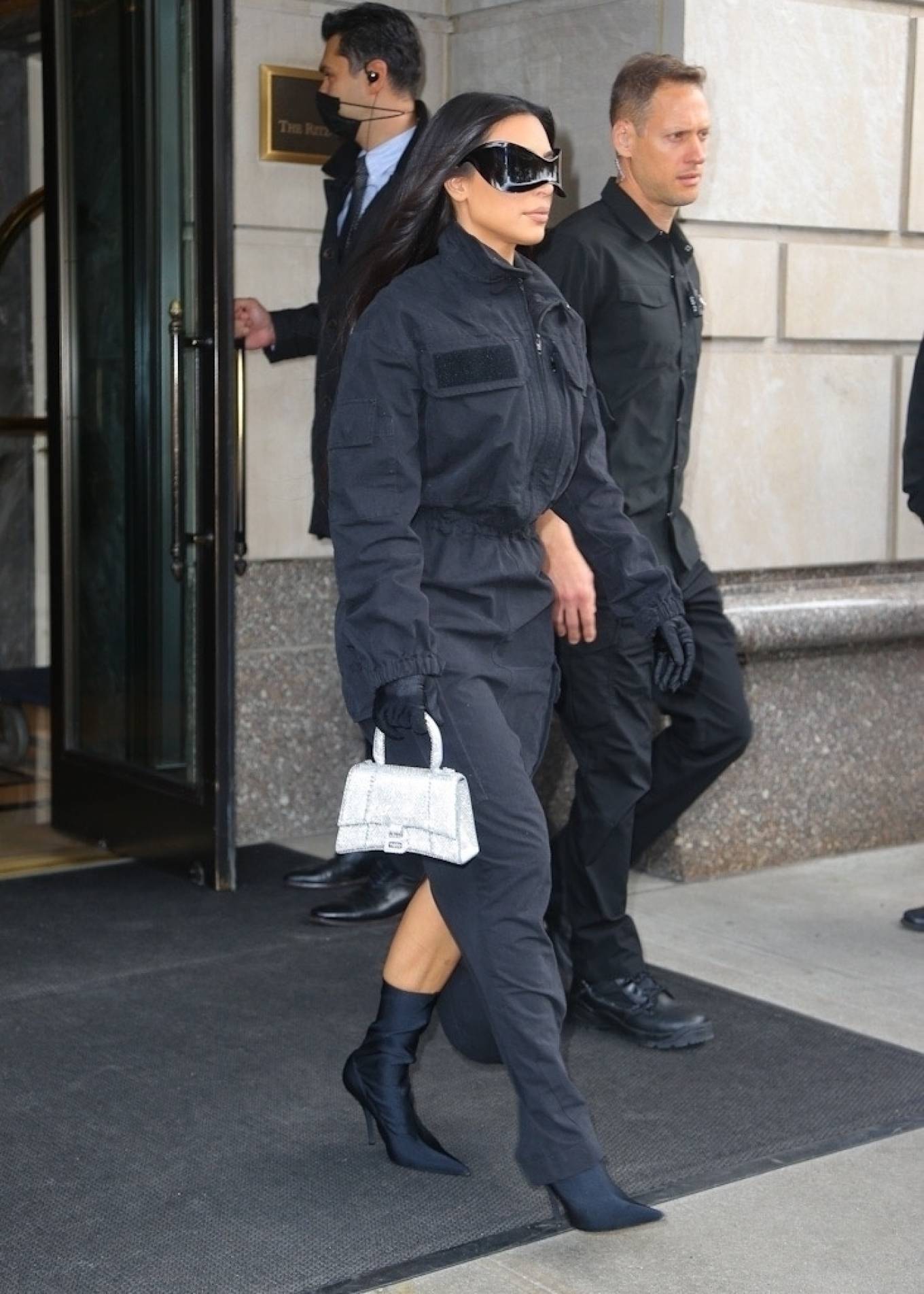 Kim Kardashian 2021 : Kim Kardashian – steps out in head-to-toe Balenciaga as she heads out in New York City-11
