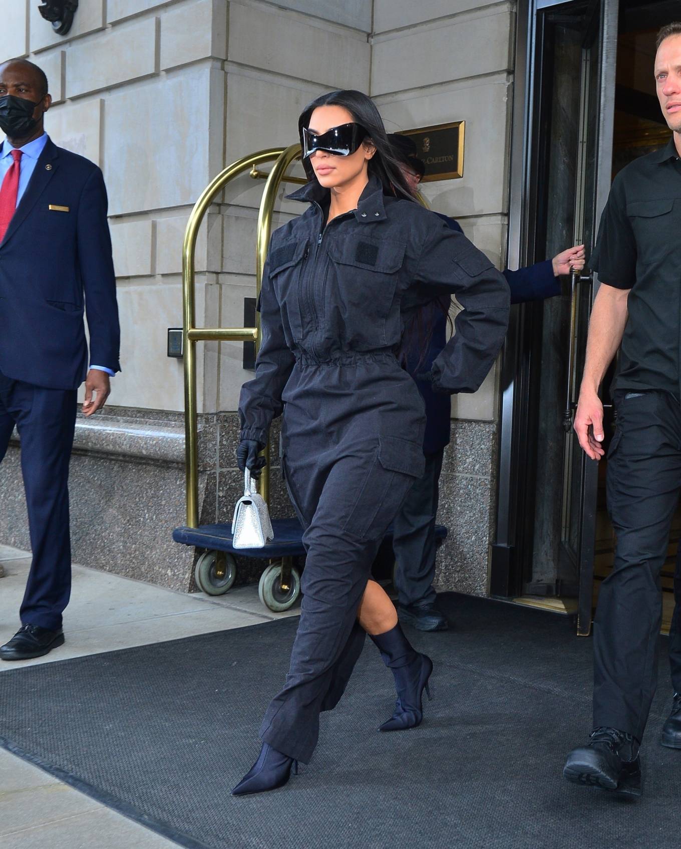Kim Kardashian 2021 : Kim Kardashian – steps out in head-to-toe Balenciaga as she heads out in New York City-19