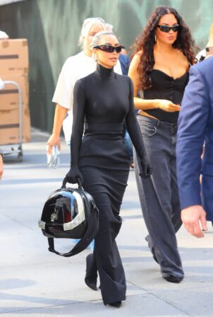 Kim Kardashian - Steps out in New York City