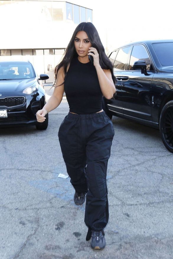 Kim Kardashian - Visiting a Cryo Therapy shop-12 | GotCeleb