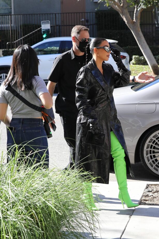 Kim Kardashian - With Hillary and Chelsea Clinton film a segment for 'Gutsy Women' in Canoga Park