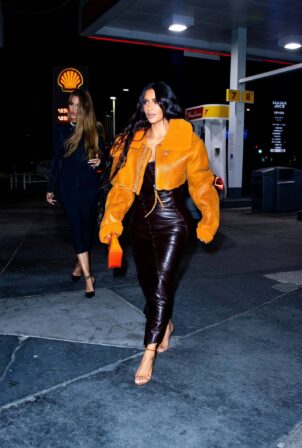 Kim Kardashian - With Khloé night out in Los Angeles