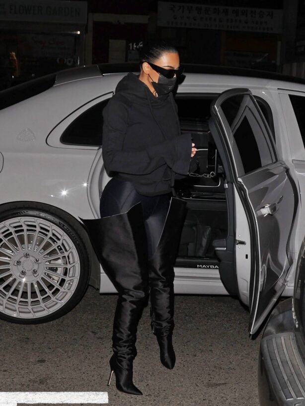 Kim Kardashian - With Khloe Out for dinner in Los Angelis