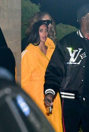 Kim Kardashian - With Mariah Carey leaving dinner with their kids at Nobu in Malibu