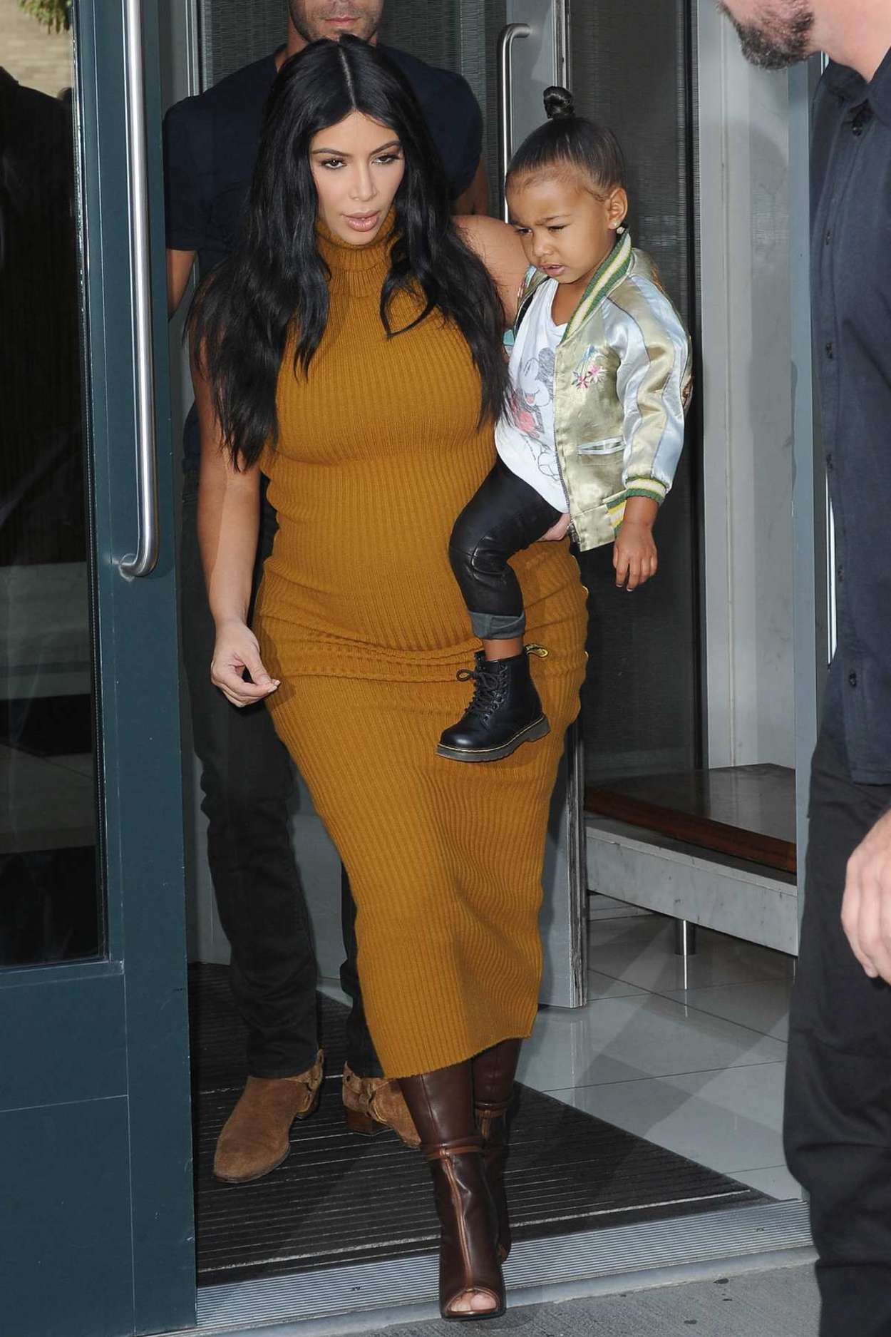 Kim Kardashian 2015 : Kim Kardashian with North West -07