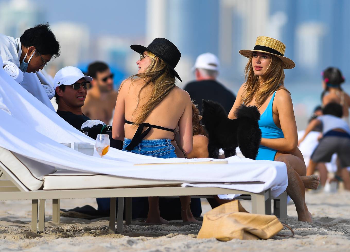 Kimberley Garner 2021 : Kimberley Garner – Spotted at the beach in Miami Beach-01