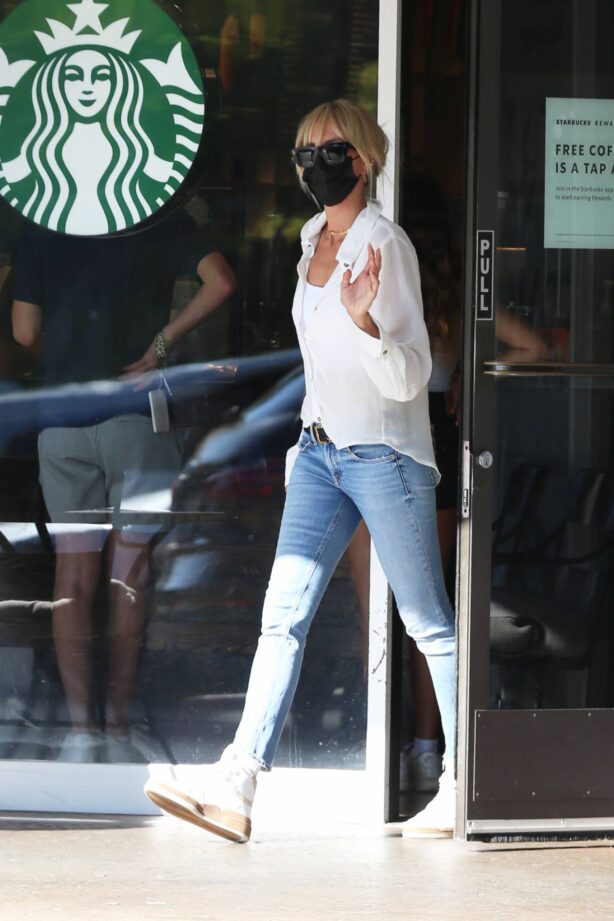 Kimberly Stewart - In denim at a local Starbucks in Bel-Air