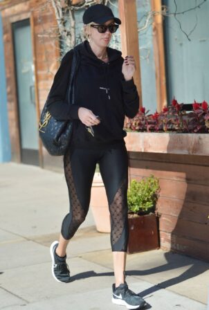 Kimberly Stewart - In leggings heading to the gym in Los Angeles