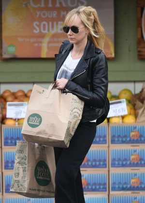 Kimberly Stewart - Leaving Whole Foods in Los Angeles