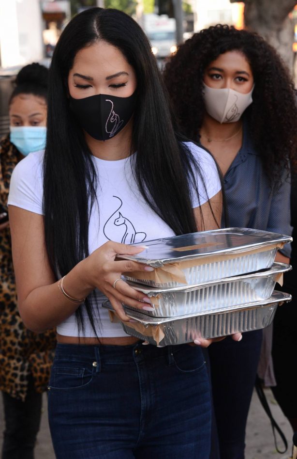 Kimora Lee Simmons  - Seen while out Thanksgiving meals to the homeless in Los Angeles