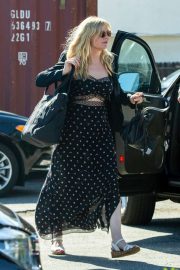 Kirsten Dunst - Arrives at a local restaurant in Studio City