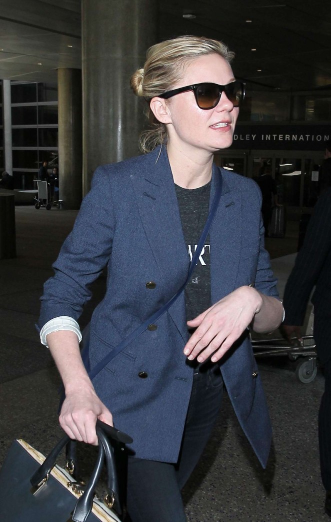 Kirsten Dunst - Arrives at LAX Airport in Los Angeles