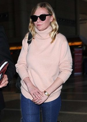Kirsten Dunst - Arrives at LAX Airport in Los Angeles