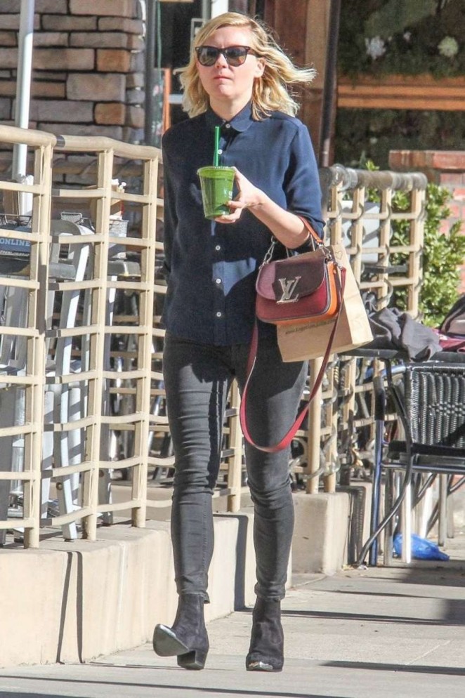 Kirsten Dunst in Tight Jeans -01 – GotCeleb