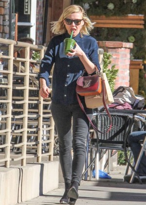 Kirsten Dunst in Tight Jeans out in LA