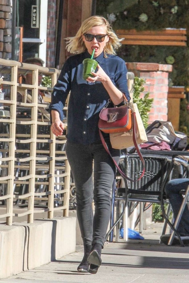 Kirsten Dunst in Tight Jeans out in LA