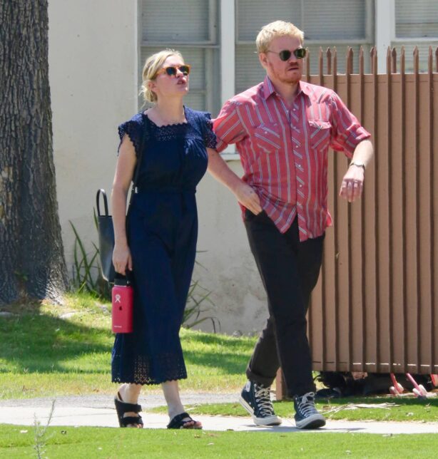 Kirsten Dunst - Out for lunch at Marie et Cie in Valley Village
