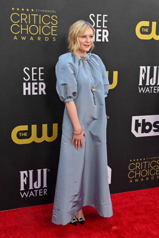 Kirsten Dunst - Red carpet at 2022 Critics Choice Awards in LA