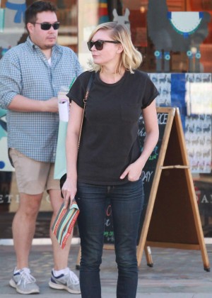 Kirsten Dunst in Tight Jeans Shopping in Los Angeles