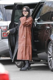 Kourtney Kardashian - Arrives at Kris Jenner's office in Los Angeles