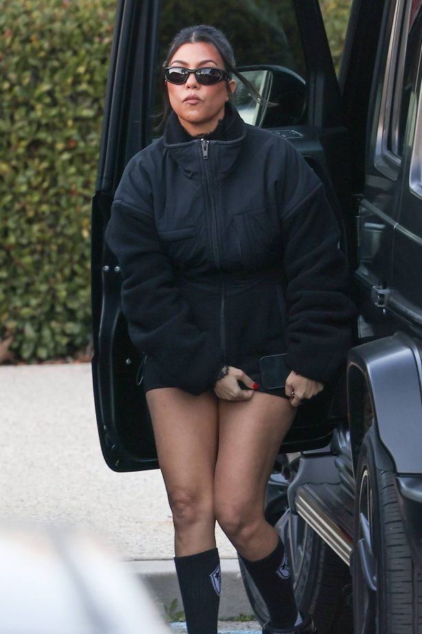 Kourtney Kardashian - Arriving to visit her husband Travis Barker at his studio in Calabasas