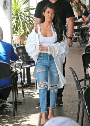 Kourtney Kardashian in Jeans out for lunch in Los Angeles