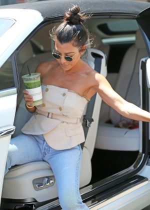Kourtney Kardashian - Seen Out in Los Angeles