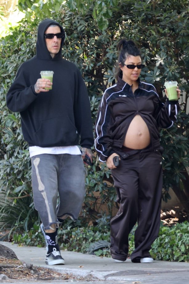 Kourtney Kardashian - Seen with her husband Travis Barker at Cha Cha Macha in West Hollywood